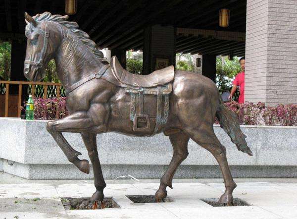 如何對河南銅雕塑進(jìn)行維護(hù)保養(yǎng)(圖1) 如何對河南銅雕塑進(jìn)行維護(hù)保養(yǎng)